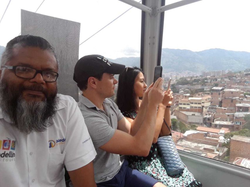 Medellin: Barrio Transformation Tour - Neighborhood Exploration