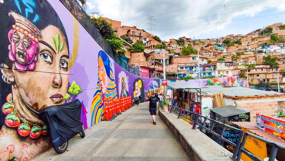 Medellin: Comuna 13 History & Graffiti Tour With Cable Car - Transportation Details