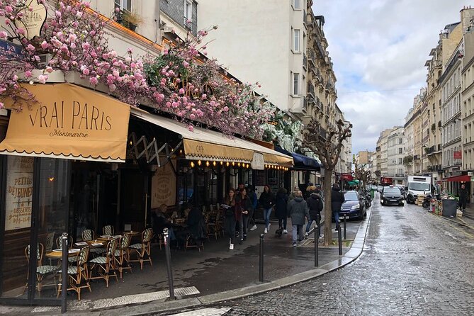 Montmartre and Dinner Cruise With CDG Pick up in Paris- 6 Hrs - Common questions