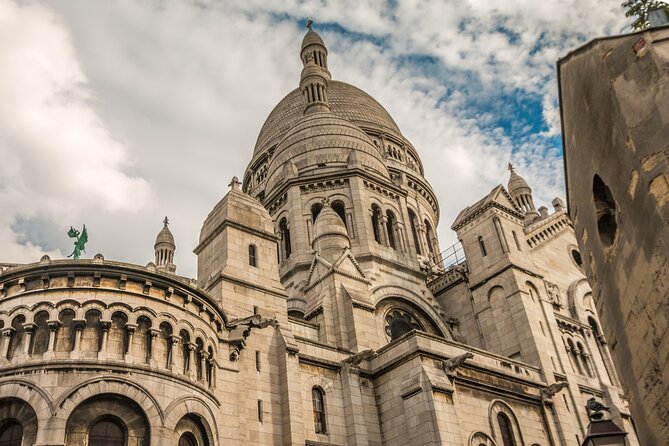 Montmartre Scavenger Hunt and Best Landmarks Self-Guided Tour - Common questions