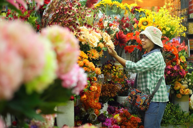 Morning Buddhist Almsgiving, Grand Palace and Flower Market Tour in Bangkok - Common questions