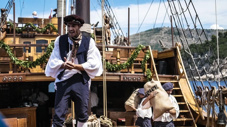 Old Town Galleon Panoramic Cruise With a Live Show - Common questions