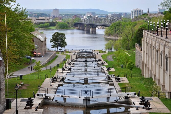 Ottawa Scavenger Hunt: Ottawa's Iconic Sights - Common questions