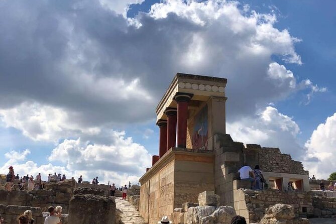 Palace of Knossos Small Group Tour - Common questions