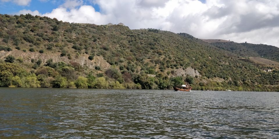Pinhão: Private Rabelo Boat Tour Along the River Douro - Tips for a Memorable Tour
