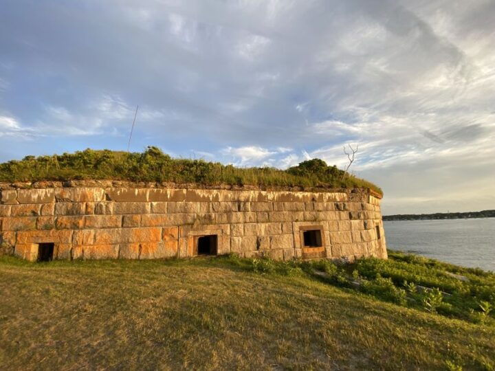 Portland: Private Island Fort Tour - Key Points