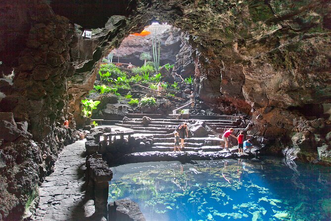Private Luxury Full Day Timanfaya Tour, Jameos Del Agua and Cueva De Los Verdes - Tour Itinerary and Attractions