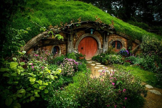 Private Luxury Tour From Auckland to Hobbiton Movie Set and Rotorua for Couples - Contact and Support Services