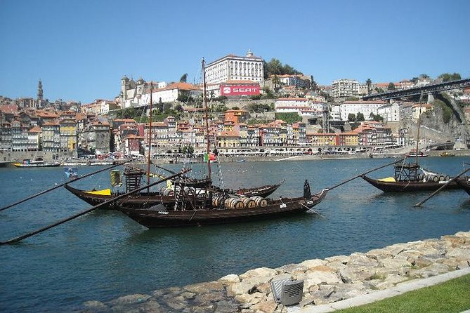 Private Porto From Lisbon With Portuguese Lunch and Porto Wine Tasting - Common questions