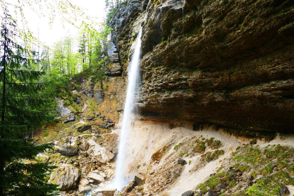 Slovenia's Lakes, Nature and Waterfall - Common questions