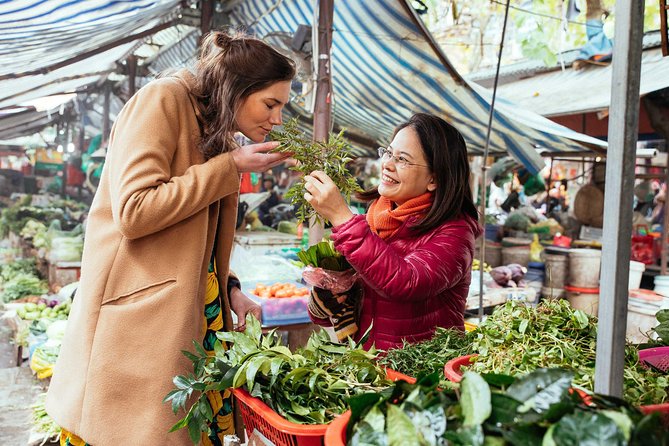 The 10 Tastings of Hanoi With Locals: Private Street Food Tour - Delight in Fresh Vietnamese Seafood