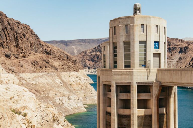 Vegas: Hoover Dam Ultimate Tour With Lunch and Comedy Show
