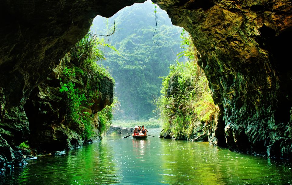 Vietnam: Trang an and Mua Cave Tour With Sunset View - Transportation and Meeting Point