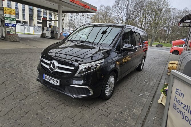 8 Hours Mercedes-Benz V-Class at Disposal in Berlin - Key Points