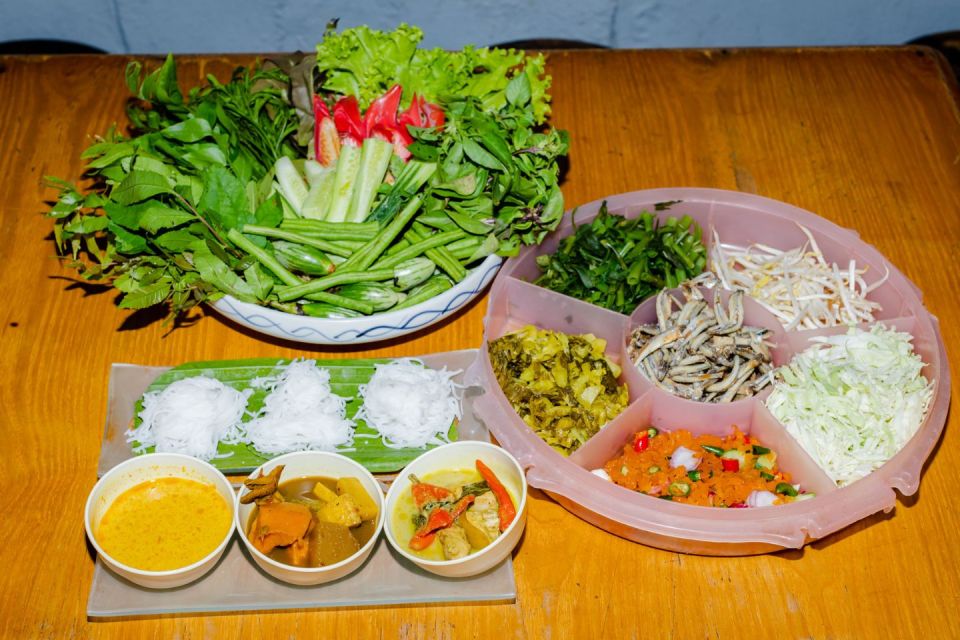 Baba Tastes Phuket Food Tour With 15 Tastings - Tour Guides Expertise and Food Variety