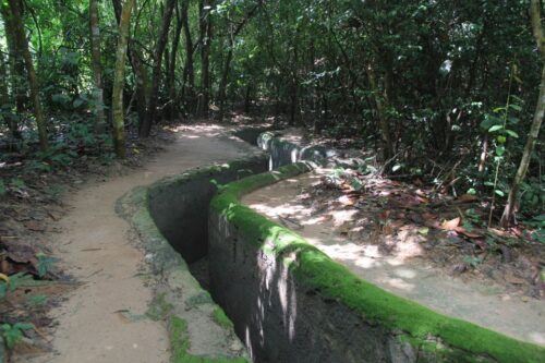 Black Virgin Mountain, Cao Dai Temples, and Cu Chi Tunnels Tour - Cao Đài Temples Experience