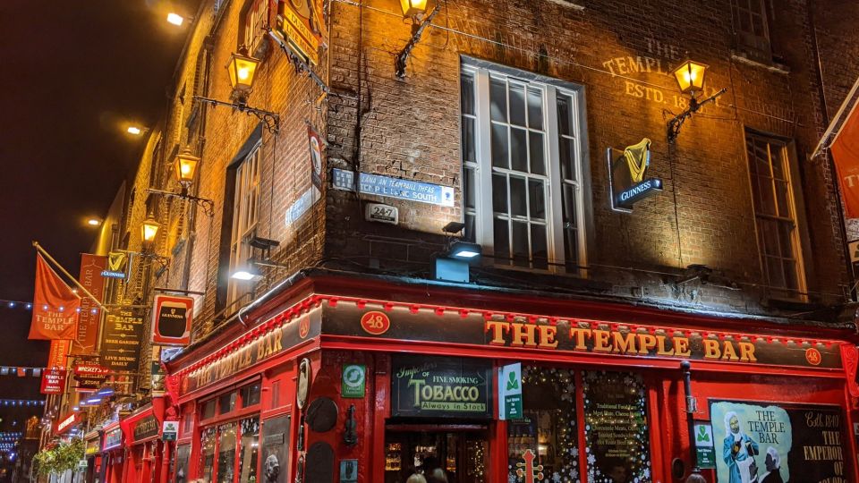 Dublin: Temple Bar Self-Guided Must-See Highlights Tour - Traveler Interaction and Engagement