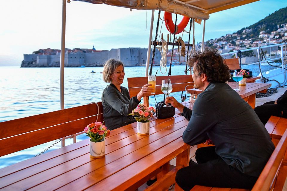 Dubrovnik: Sunset Dinner Cruise Around the Old Town - Guest Experience and Amenities
