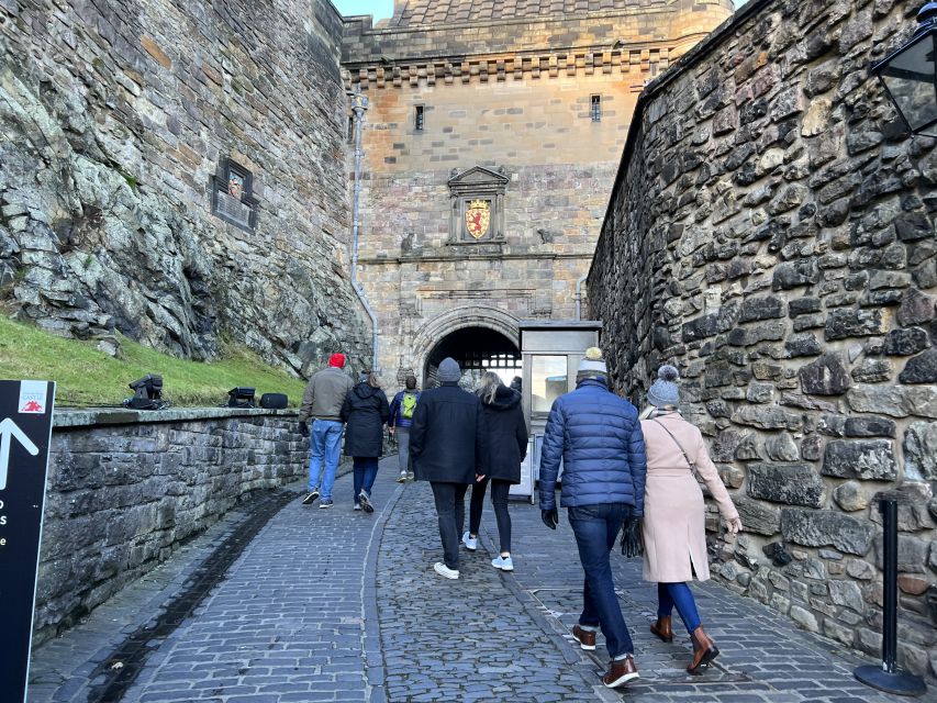 Edinburgh: Private Guided Tour of the Edinburgh Castle - Common questions