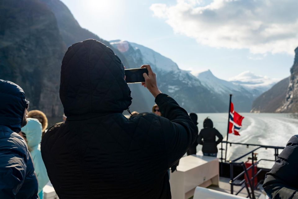 From Ålesund: Winter Fjord Cruise to Geirangerfjord - Special Dietary Requests