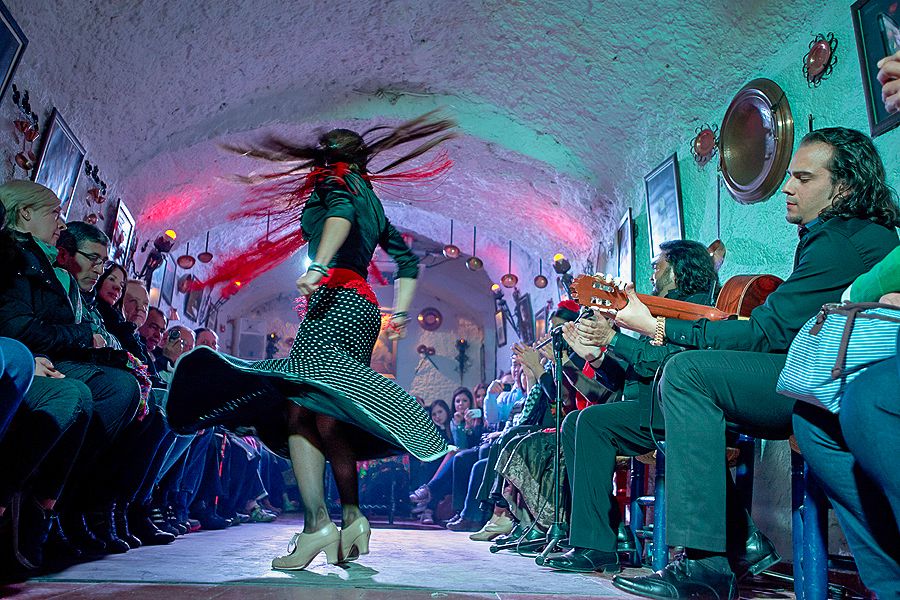 Granada: Sacromonte Caves Flamenco Show With Dinner - Common questions