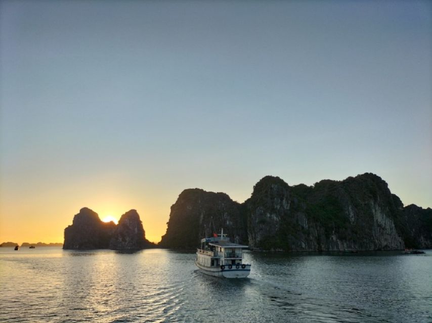 Hanoi: Ha Long Bay All-Inclusive Cruise With Kayaking - Sunset Party