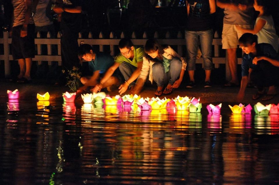 Hoi An: Hoai River Night Boat Trip and Floating Lantern - Safety Precautions