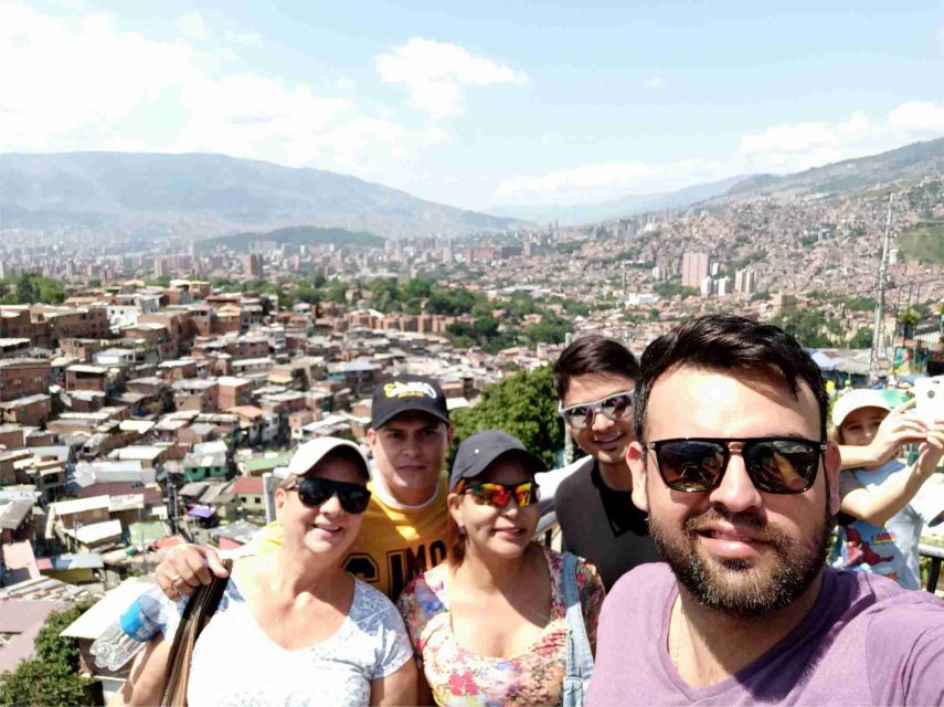 Medellín: Pablo Escobar & Comuna 13 Full-Day Tour With Lunch - Immersive Lunch Experience
