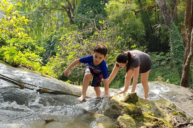 One Day Doi Suthep Temple, Longneck Hill Tribe & Sticky Waterfall - Common questions