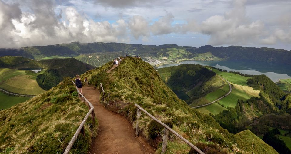 São Miguel Island: Full-Day Sete Cidades Tour - Scenic Stops and Attractions