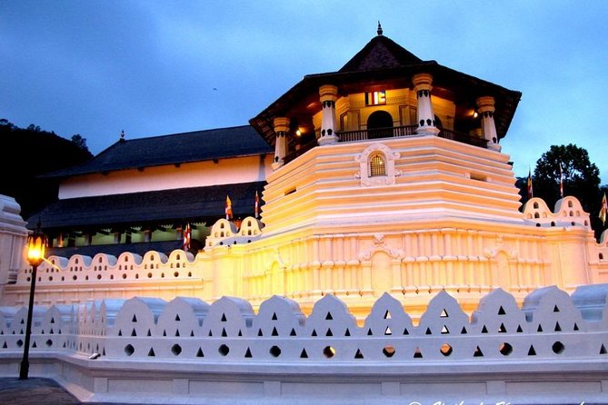 Sri Lanka Tour/6 Daysfriendly Chauffeur Vehicleaccommodation H/B Basis - Common questions