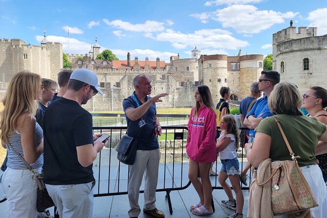 Tower of London Guided Tour Beefeater - Meeting and Pickup Information