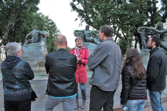 Walking Tour in Small Groups in English - Common questions