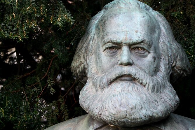 Walking Tour of Karl Marx Allee the Socialist Boulevard - Last Words