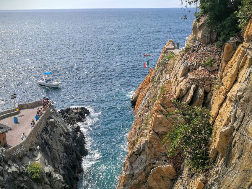 .Acapulco History Cultural Tour & Cliff Divers Show W/Lunch - Common questions