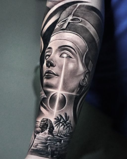 Black and Grey Realistic Tattoo With Daniel Muñoz - Common questions