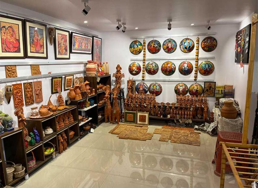 Delhi Exclusive Guided Shopping Tour With Transfers - Participant Information