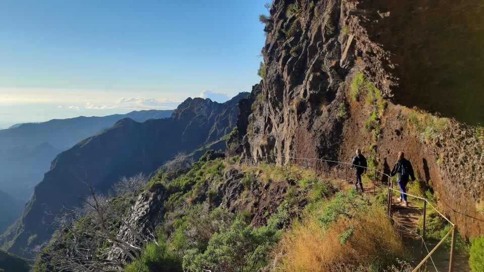 Madeira: Private Guided Pico Areeiro to Pico Ruivo Hike PR1 - Common questions