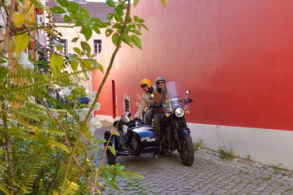 Private Visit to Lisbon, Street-Art and Side-Car Vintage - Common questions