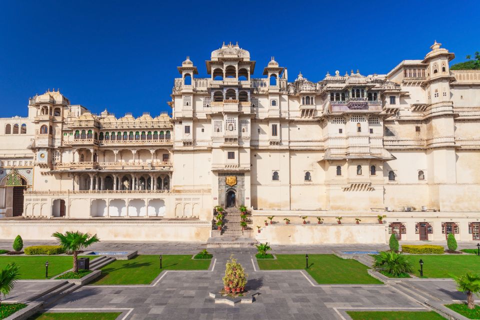 Visit Udaipur in a Private Car With Guide Service - Tour Highlights