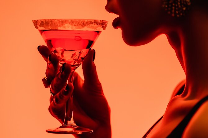 A Cocktail History of Madrid Nightlife - Key Points