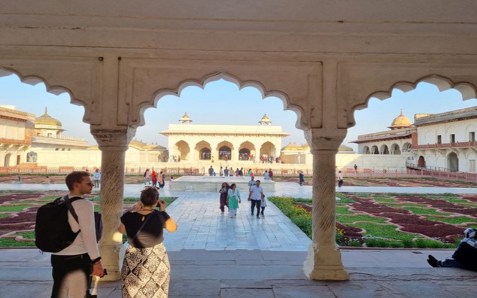 Agra: Taj Mahal Tour Guide for Couple - Key Points