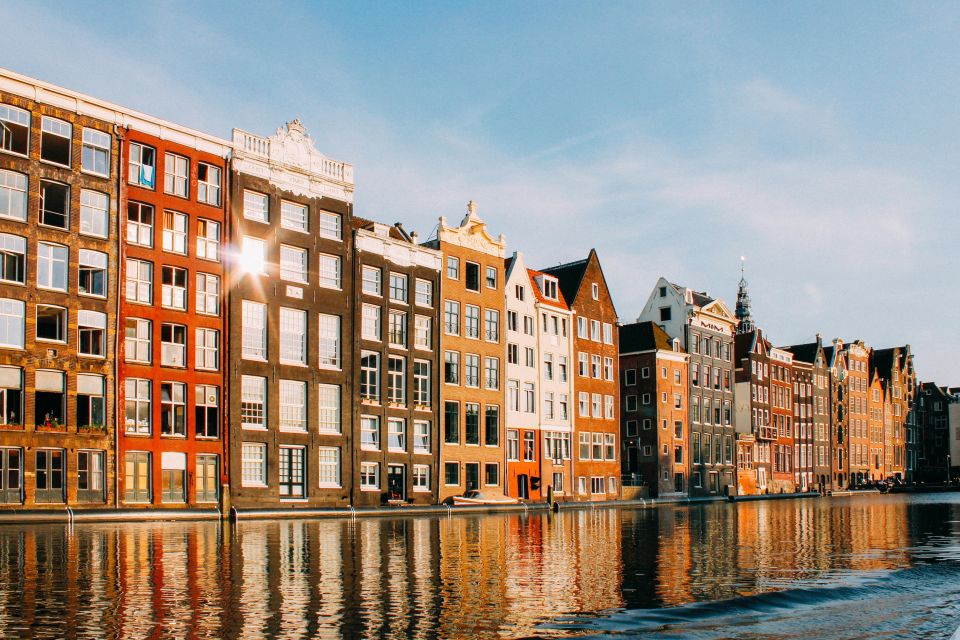 Amsterdam: Luxury Boat Tour With Stroopwafels Drinks - Key Points