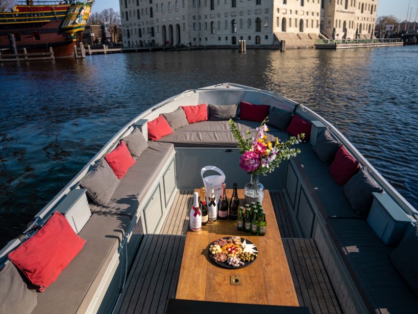 Amsterdam: Private Luxury Cruise With Pizza and Drinks - Key Points