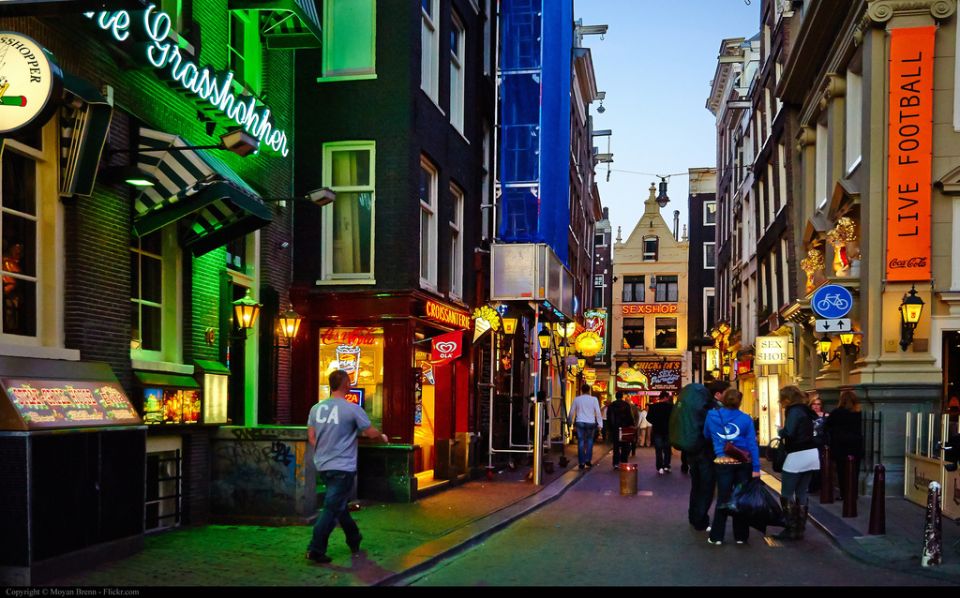Amsterdam: Private Red Light District and Food Tour - Key Points