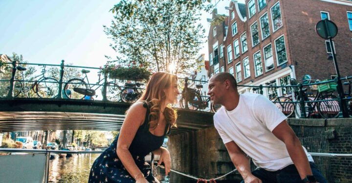 Amsterdam: Romantic Private Canal Tour and Prosecco & Snacks - Key Points