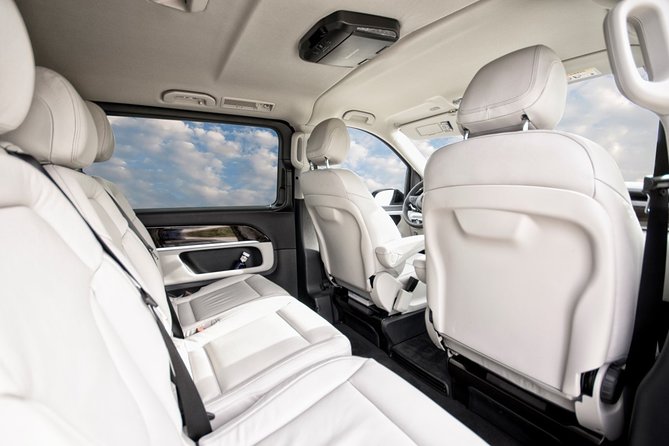 Arrival Transfer Warsaw Airport WAW to Warsaw City by Luxury Van - Key Points