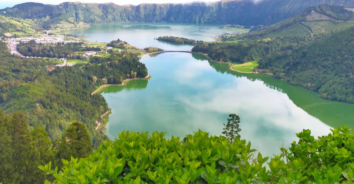 Azores: Private Tour Sete Cidades Green & Blue Lakes - Key Points