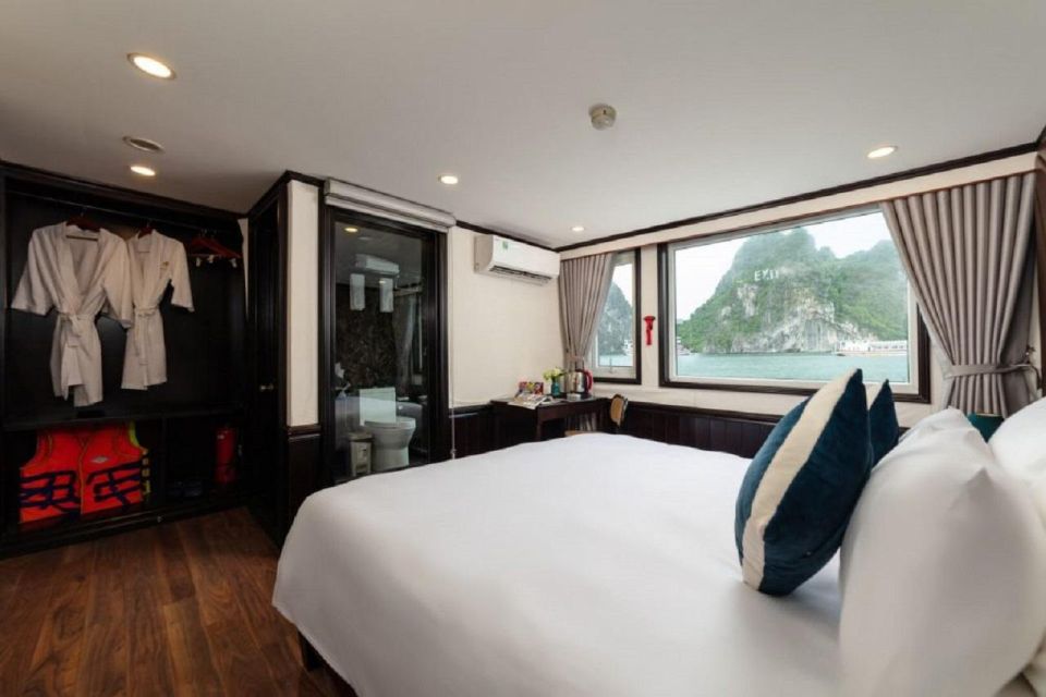 Balconny With Bathtub Room for 2days/1night Halong Bay - Key Points