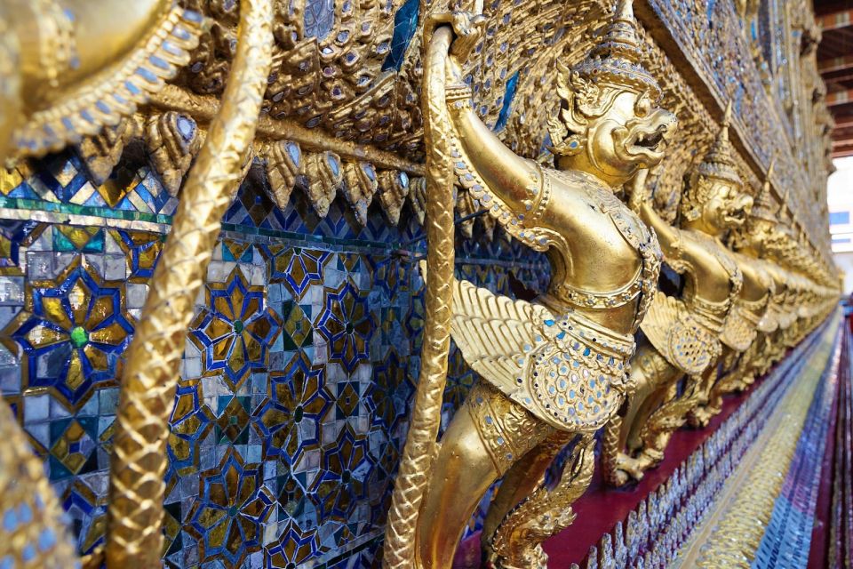 Bangkok: Half-Day Temple and Grand Palace Group Tour - Key Points